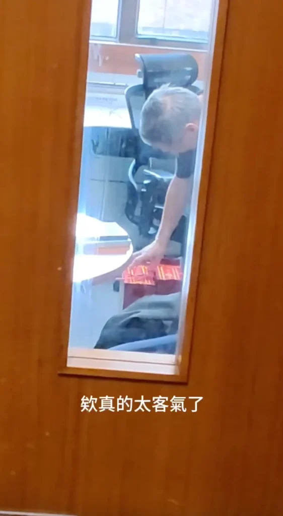 諸自強疑收學生茅台冬蟲夏草